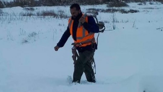Reshjet e dëborës në Gjirokastër/ OSHEE: Punonjësit  në shërbim të banorëve të fshatrave, pavarësisht terrenit të vështirë