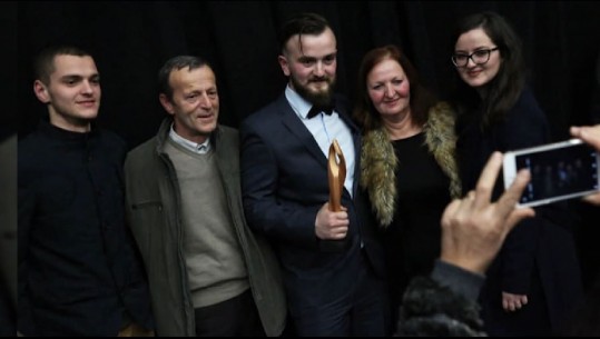 Konkursi muzikor për Vitin e Skënderbeut, flet fituesi i çmimit inkurajues: M’u plotësua një ëndërr