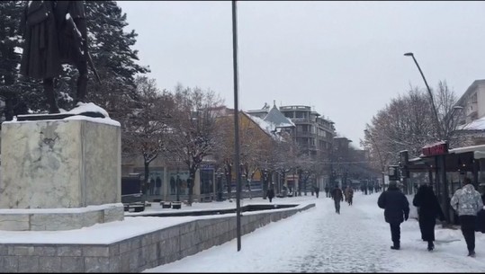 Reshjet e dëborës, ndërpritet mësimi në të gjitha shkollat në Korçë