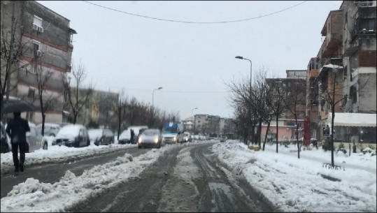 VIDEO-Prezencë akulli dhe ngrica në Shkodër/ Zona e Dukagjinit e izoluar. Shkollat e Pukës, Fushë Arrëzit dhe Malësisë së Madhe të mbyllura 