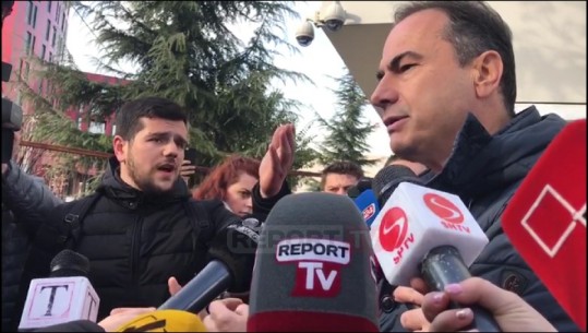 Studentët e Ekonomikut dëbojnë deputetin e PD Luçiano Boçi: Ik, dil nga dera e Fakultetit tonë (VIDEO)
