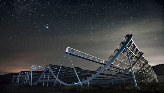  Teleskopi Chime në Kanada ka regjistruar gjashtë sinjale të rrufeshëm kozmike, ardhur nga një galaksi e largët