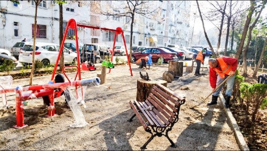 Nga një hapësirë e mbuluar me shkurre dhe gardhe, Tiranës i shtohet një kënd i ri lojërash (FOTO)