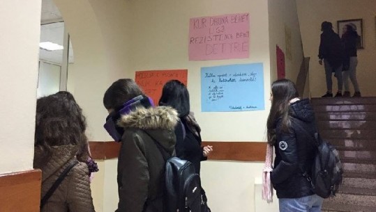 Protesta në Shkodër/ Studentët e Universitetit 'Luigj Gurakuqi' i dorëzojnë dy kërkesa të reja Rektoratit 