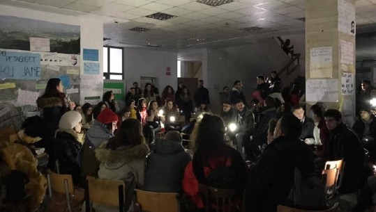 Protesta/ Vijon bojkoti nga disa grupe studentësh në Fakultetet e Tiranës (FOTO+VIDEO)