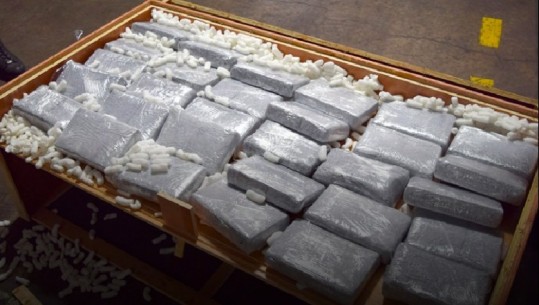 Drogë nga Ekuadori në kuti bananesh, sekuestrohen 2 ton kokainë në Letoni