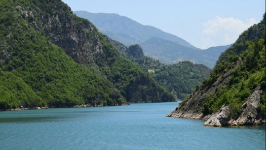 Moti i keq/ Shkrin dëbora në Shkodër, si është situata në liqenin e Komanit