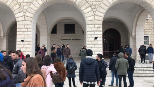 Denoncimi i studentit të Politeknikut për Report Tv: Çdo ditë nisemi për në mësim, një grup prej 20 studentësh na bllokojnë hyrjen