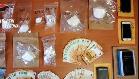 Kokainë dhe qindra euro në  ‘Louis Vuitton’, pranga dy shqiptarëve në Itali (Emrat)