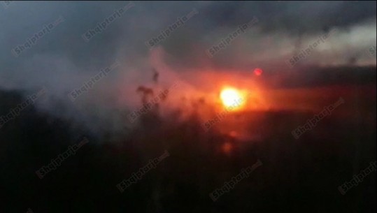 Tym dhe flakë/ Përfshihet nga zjarri një pus nafte në Zharrëz të Fierit (VIDEO)