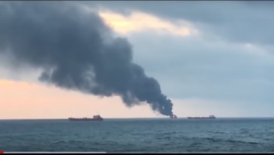 2 anije përfshihen nga flakët pranë kufirit të Krimesë me Rusinë, 10 persona të vdekur