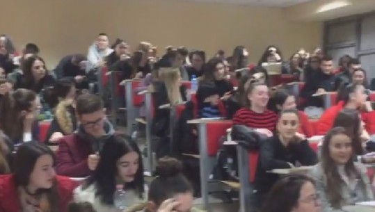 Vijon mësimi te Fakulteti Ekonomik, auditorët plot me studentë (VIDEO)