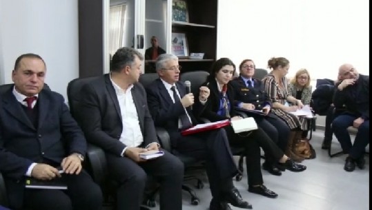 Ministri Sandër Lleshaj takim në bashkinë e Dropullit, thirrje të rinjve të minoritetit grek që t’i bashkohen policisë  