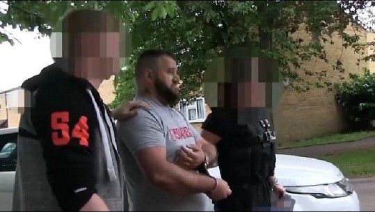 'Truri' i trafikut të klandestinëve në Britani, ekstradohet 31-vjeçari shqiptar në Belgjikë
