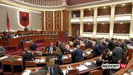 Pas fjalimit të Bashës, opozita largohet nga salla e Kuvendit