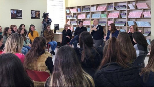 Grupi i pedagogëve në grevë/ Rama: Kanë hallin e revolucionit të 16 shkurtit, studentët mos rrinë si pula