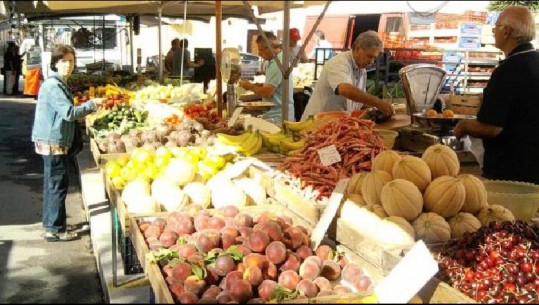 Një histori që të rikthen shpresën dhe besimin/ I riu shqiptar gjen paratë e humbura të të moshuarit italian dhe ia dorëzon pas 7 ditësh