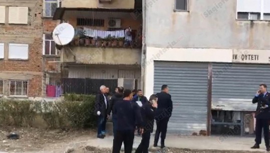 Krim në familje në Vlorë, burri mbyt gruan dhe tenton vetëvrasjen duke prerë damarët/ VIDEO