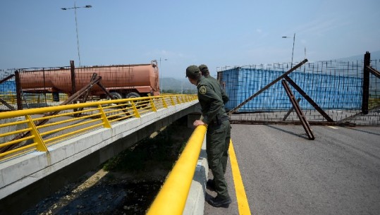 Venezuelë, Guado kërkon ndihmë nga fqinjët, Maduro i mbyll rrugën 