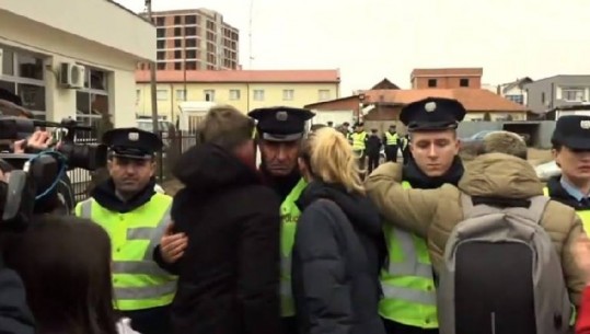 Kolegu abuzoi për vite me radhë me 16-vjeçaren/ Efektivi i policisë në lot gjatë protestës në Drenas (VIDEO)
