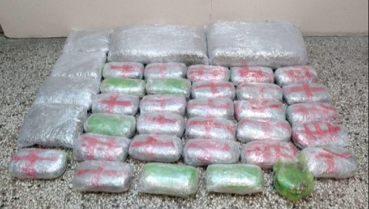 Greqi/ I kapën dy çanta me rreth 61 kg marijuanë, arrestohet 24-vjeçari shqiptar 