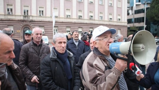 Minatorët protestë para Kryeministrisë: Miratoni statusin ose futemi në grevë, afat deri në 22 shkurt