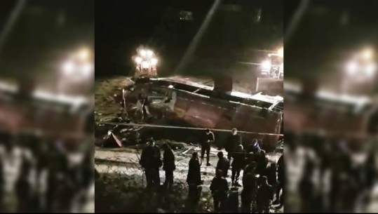 Autobusi del nga rruga në autostradën Shkup-Tetovë, 13 të vdekur, 29 të plagosur (VIDEO)