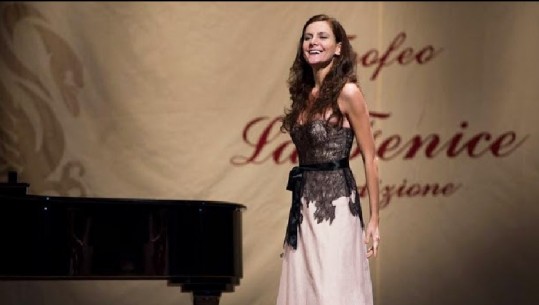Blerta Zhegu, botës i vjen një tjetër këngëtare e operës nga Shqipëria 