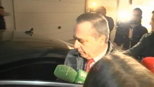 Shoqërohet në polici gjyqtari Skënder Damini, i gjenden armatime në banesë (VIDEO)