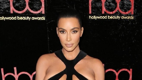 Kim Kardashian shokon me daljen e saj të fundit në 'Beauty Awards'