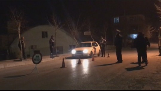 Protesta e opozitës, policia postblloqe në Elbasan për të skeduarit (VIDEO)