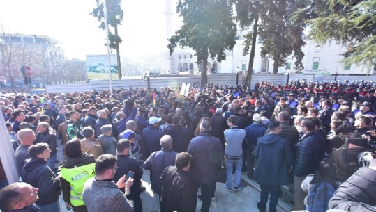 Protesta e opozitës, banorët e Astirit bashkohen me përfaqësuesit e PD
