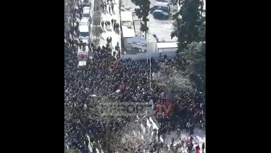 REPORT TV sjell pamjet me dron nga protesta e opozitës