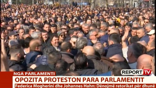 Opozita ndryshon skenar për protestën tek Parlamenti (VIDEO)