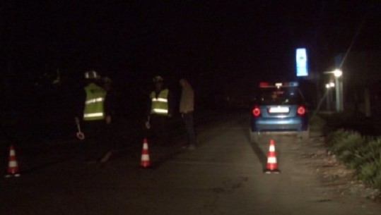  Aksident në Kurbin, makina përplaset me shtyllën, 2 të plagosur