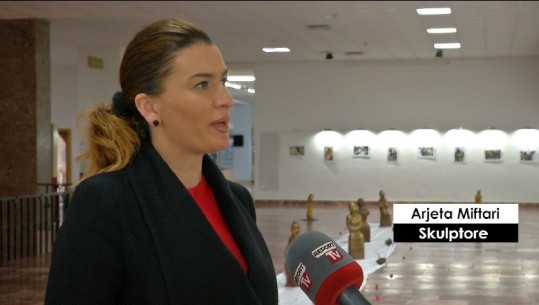 Artistja ekspozon skulpturat në Tiranë, Miftari: 2019, viti i lobimit të Kosovës në UNESCO 