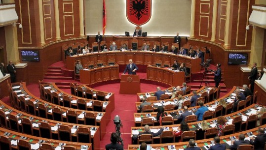 Dorëheqja e opozitës/ Kuvendi shpall 57 vende vakante, KQZ pranon dorëheqjet e deputetëve