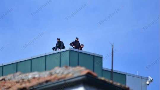 Monitorim i rreptë nga garda dhe policia, fillon protesta e opozitës (FOTO+VIDEO)