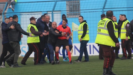 Dhuna ndaj arbitrit, FSHF përjashton Kamzën nga Superliga