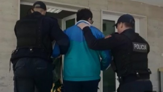 Goditi me gur policin e FNSH-së, pranga punonjësit të Bashkisë Mallakastër dhe dy protestuesve të tjerë (VIDEO)