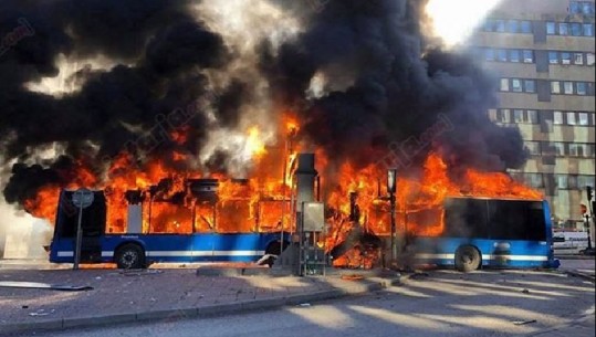 Emigranti për Shqiptarja.com/ Autobusi në flakë, panik në kryeqytetin suedez (FOTO+VIDEO)