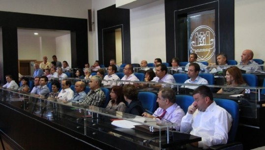 Opozita përçahet në Durrës/ PD bojkoton Këshillin Bashkiak, LSI-ja i bashkohet PS-së