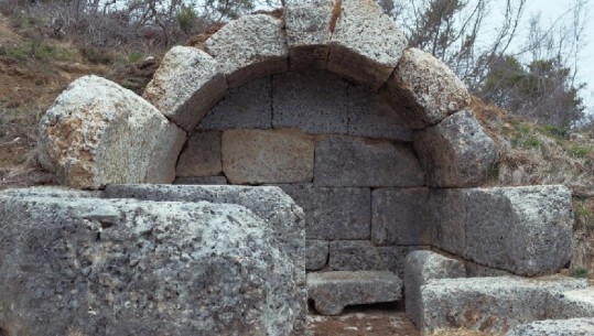 Restaurohet varri monumental Persqop (FOTO)