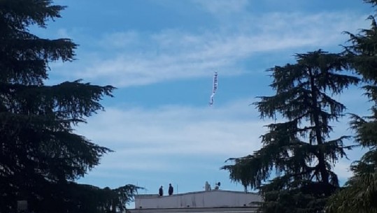  'Parlamenti i krimit' fluturon në qiell (VIDEO)