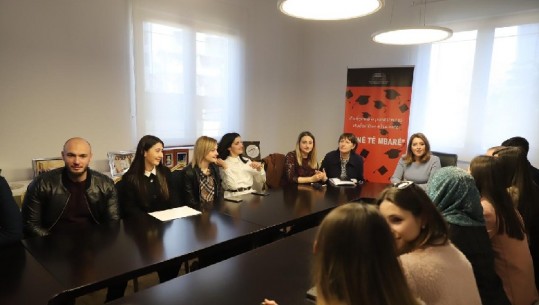 'Punë të mbarë', Manastirliu: 'Pakti për Universitetin' jo në letër, nisin punë studentët ekselentë në administratë