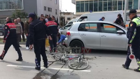 Aksident në Vlorë/ Biçikleta përplaset nga një automjet, rëndë drejtuesi i saj (VIDEO)