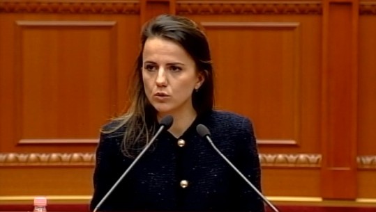 Rudina Hajdari flet në Kuvend nën emocione të forta: Do bëj hapa të sigurtë, ja pse nuk e dogja mandatin 