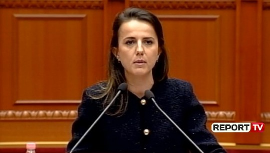Rudina Hajdari flet në Kuvend nën emocione të forta: Do bëj hapa të sigurtë, ja pse nuk e dogja mandatin (VIDEO)