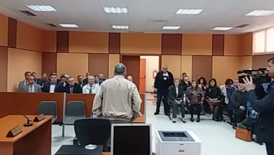 U vra kolegu/ Avokatët në Elbasan bojkotojnë gjyqet 5 ditë (VIDEO)