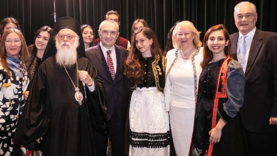 Meta një ditë pas kërcënimit të presidentit të Greqisë:  Zoti e bekoftë miqësinë shqiptaro-greke